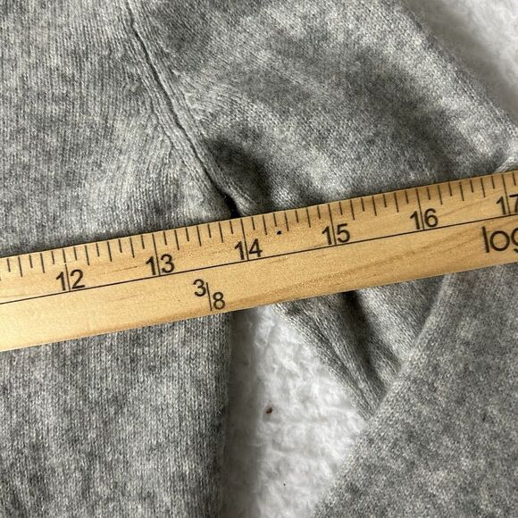 Old Navy Cashmere Sweater Pullover XS Womens Gray Crew Long Sleeve Quiet Luxury - Picture 5 of 6